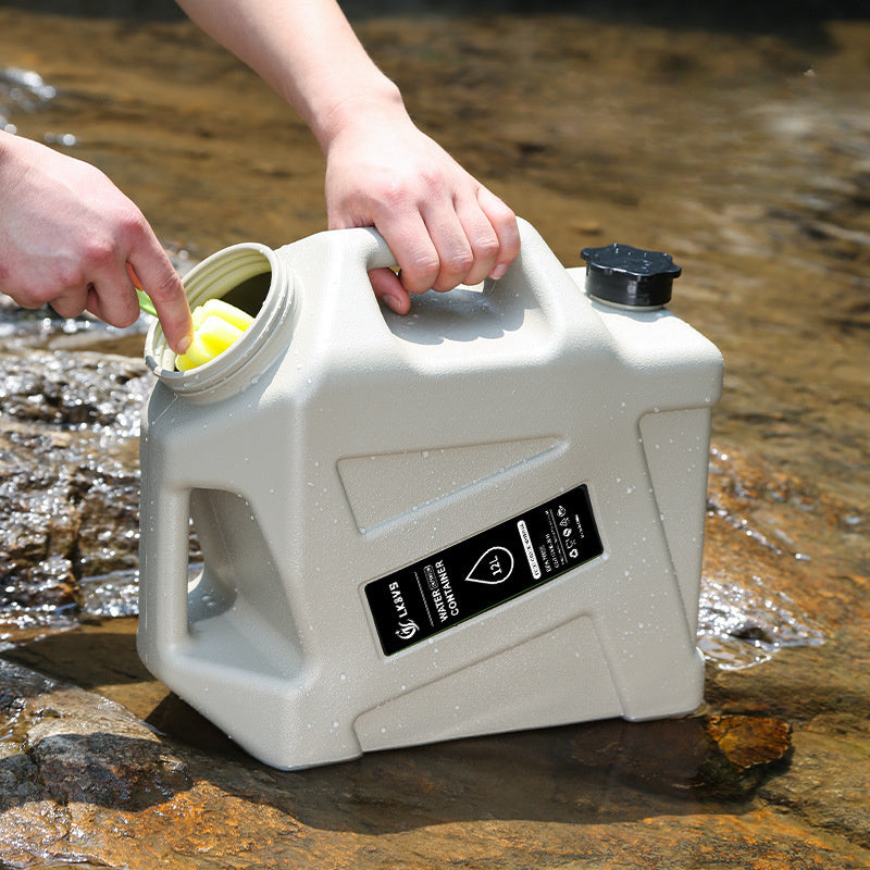 Outdoor Water Bucket with Spigot-4