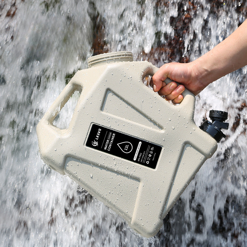 Outdoor Water Bucket with Spigot-2