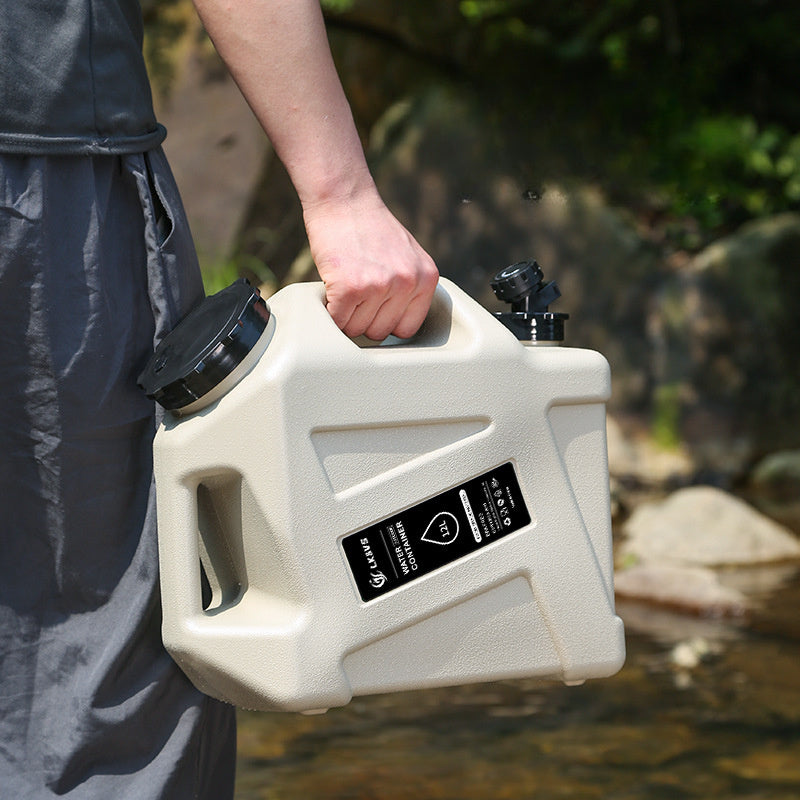 Outdoor Water Bucket with Spigot-1